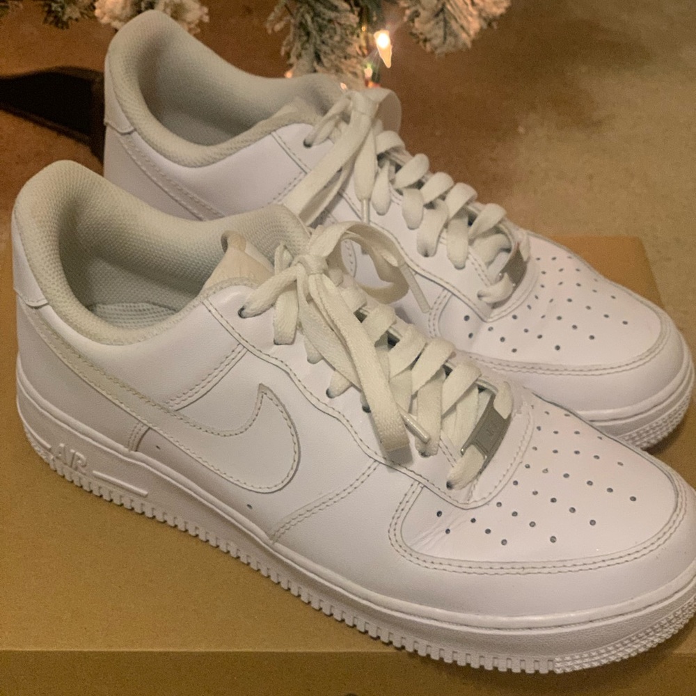 Nike Air Force 1 Low Cut in White Womens 9.5/Mens 8